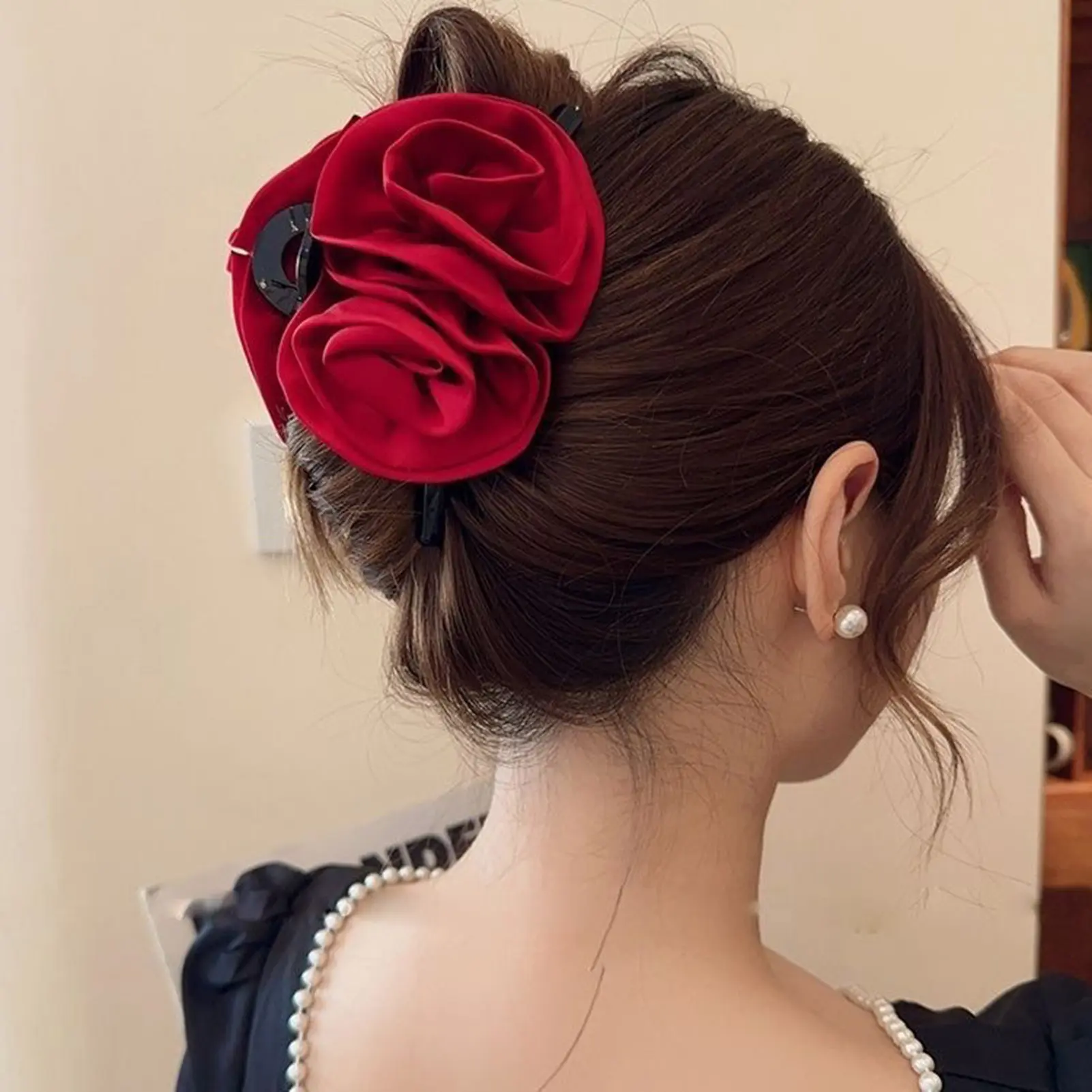 Hawaii Flower Hair Claw For Women Trendy Pearl Rose Shark Gripper Elegant Sweety Updo Hair Clip Girls Fashion Hair Accessories