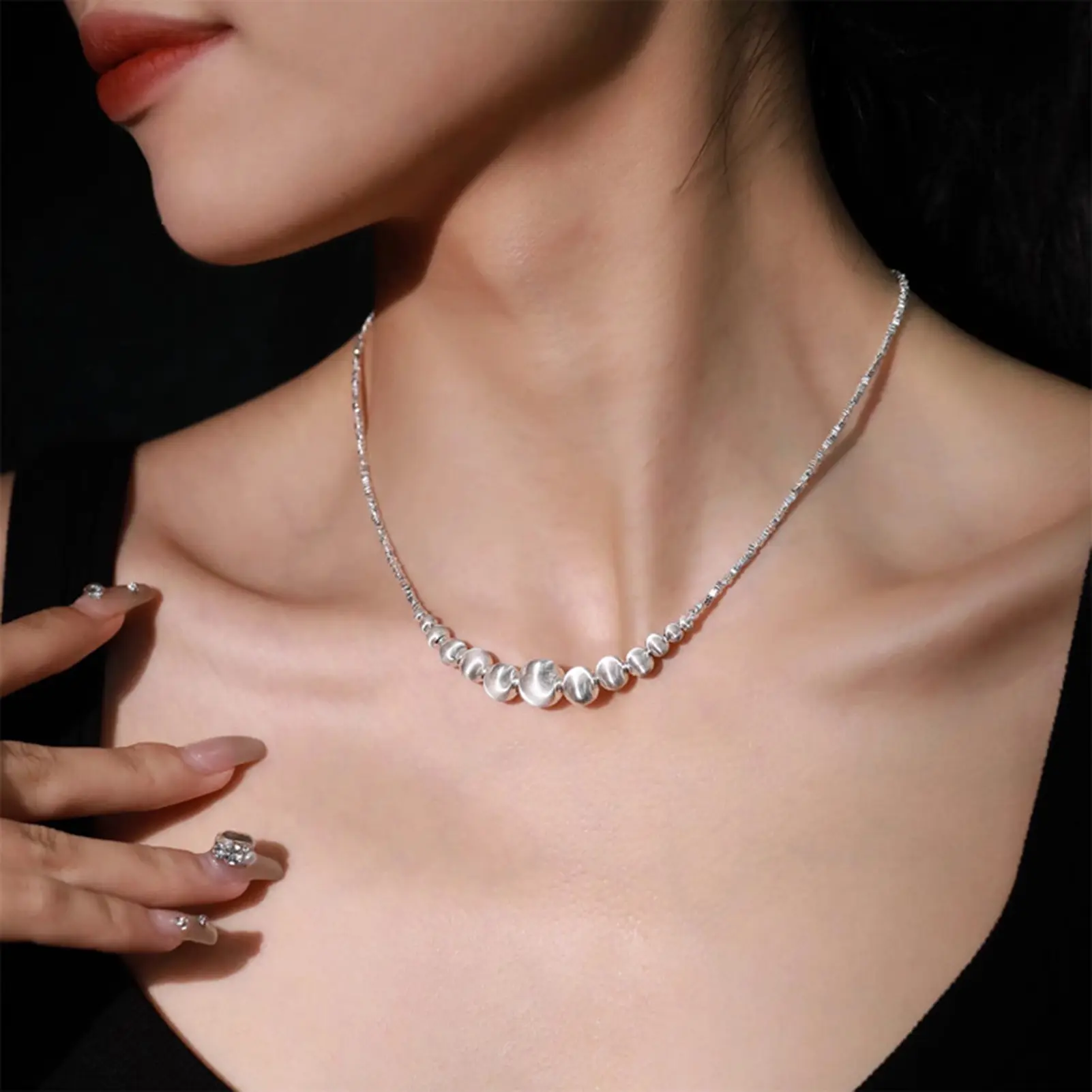 Light Luxury Cat's Eye Stone Necklace For Women Gradient Bead Broken Silver Collarbone Chain Girls Fashion Jewelry Accessories