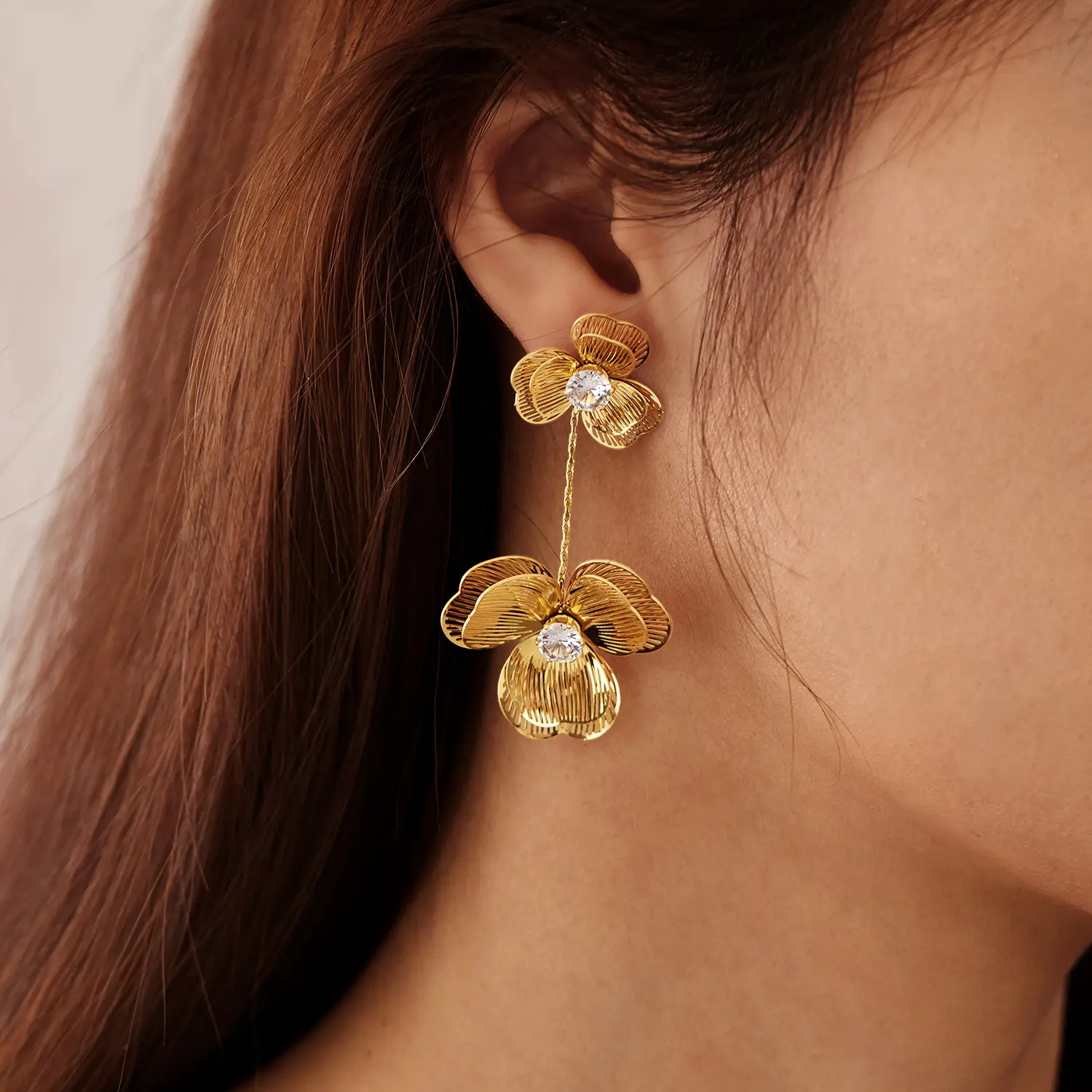 2025 New Metal Flower Earrings For Women Hollow Out French Style Tassel Pearl Petal Stud Earrings Trendy Girls Ear Jewelries