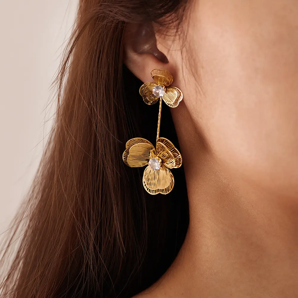 2025 New Metal Flower Earrings For Women Hollow Out French Style Tassel Pearl Petal Stud Earrings Trendy Girls Ear Jewelries