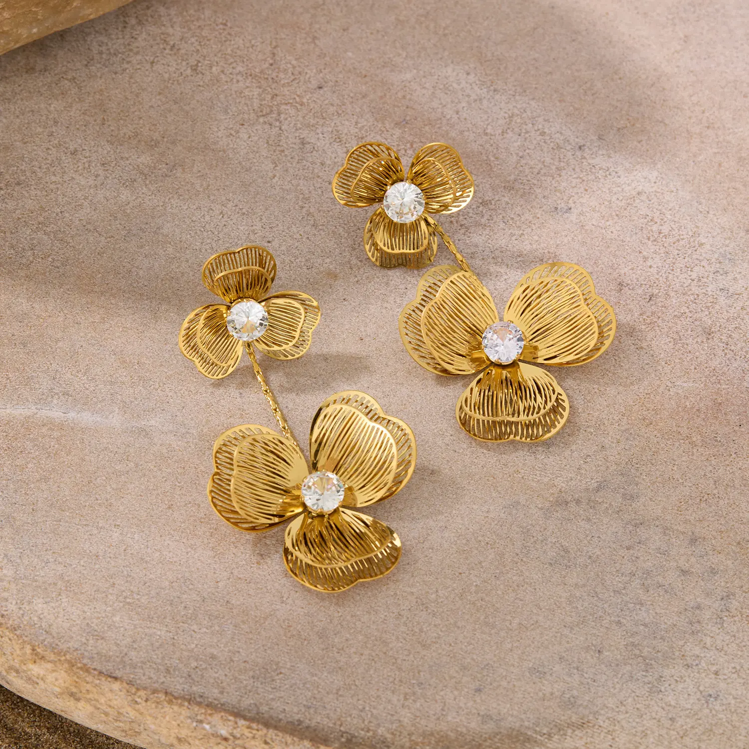2025 New Metal Flower Earrings For Women Hollow Out French Style Tassel Pearl Petal Stud Earrings Trendy Girls Ear Jewelries