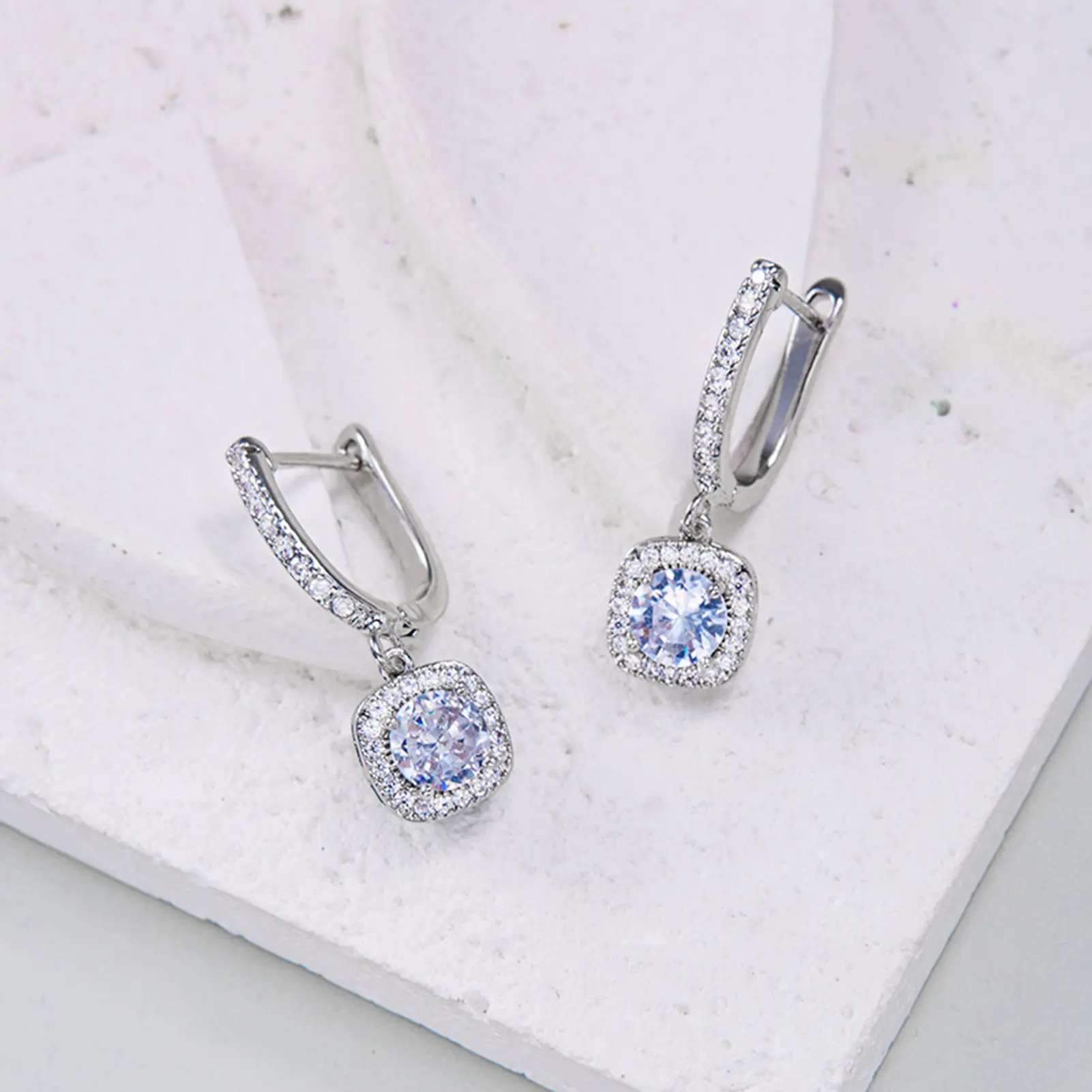 Light Luxury Glitter Dangle Earring For Women Elegant Square Zircon Pendant Ear Buckle Girls Fashion Jewelry Ear Accessories
