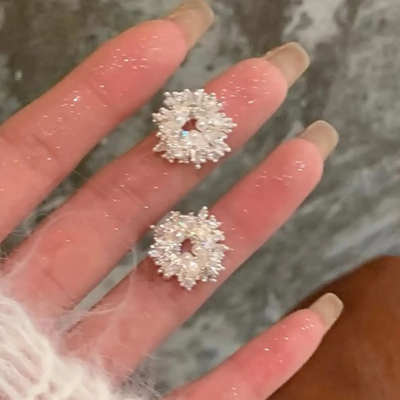 Retro Sunflower Earrings For Women Light Luxury Shining Pearl Geometric Stud Earring Elegant Exquisite Girls Ear Accessories