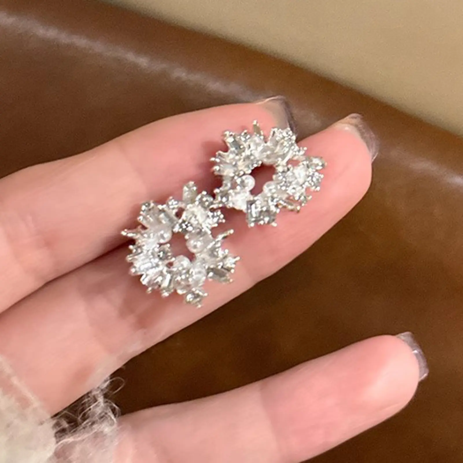 Retro Sunflower Earrings For Women Light Luxury Shining Pearl Geometric Stud Earring Elegant Exquisite Girls Ear Accessories