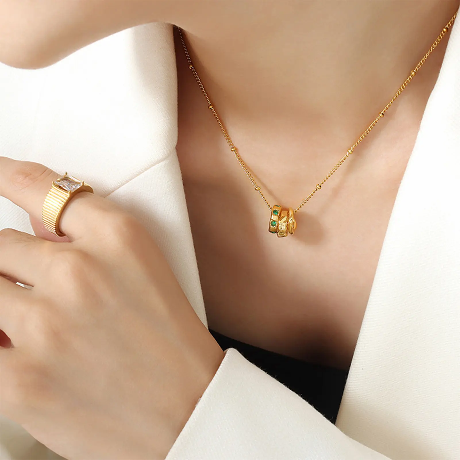 Fashion Buckle Pendant Necklace For Women Design Sense Geometric Circular Zircon Necklace Girls Trendy Jewelry Neck Chain 1pc