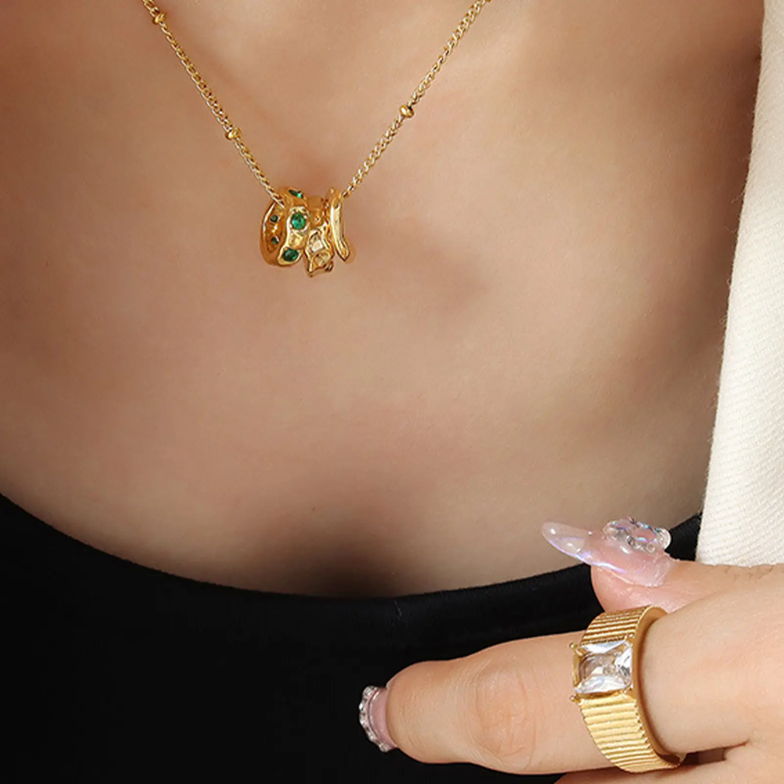Fashion Buckle Pendant Necklace For Women Design Sense Geometric Circular Zircon Necklace Girls Trendy Jewelry Neck Chain 1pc