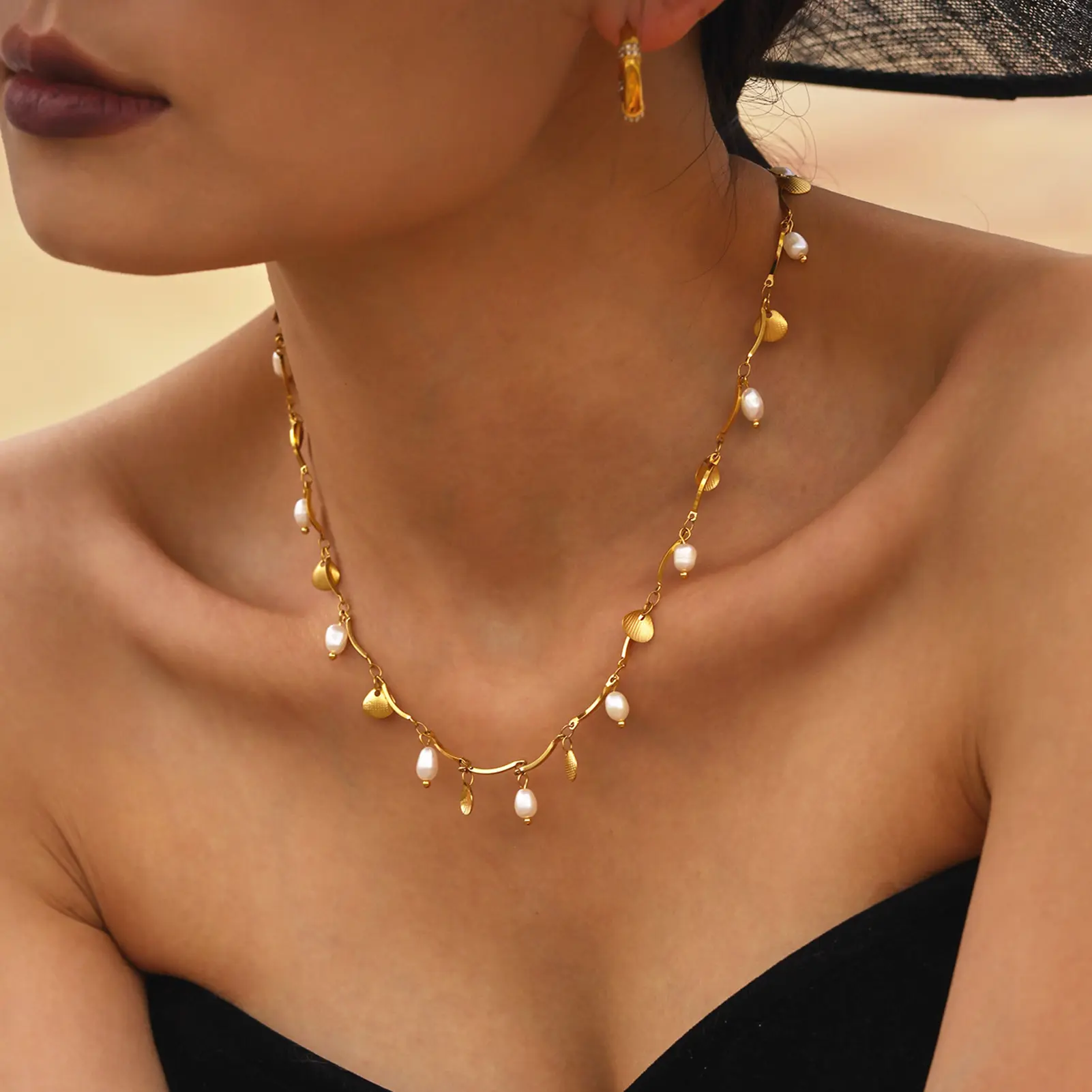 Trendy Metal Pearl Necklace INS Style Stainless Steel Pearl Shell Pendant Neck Chain Light Luxury Women's Jewelry Accessories