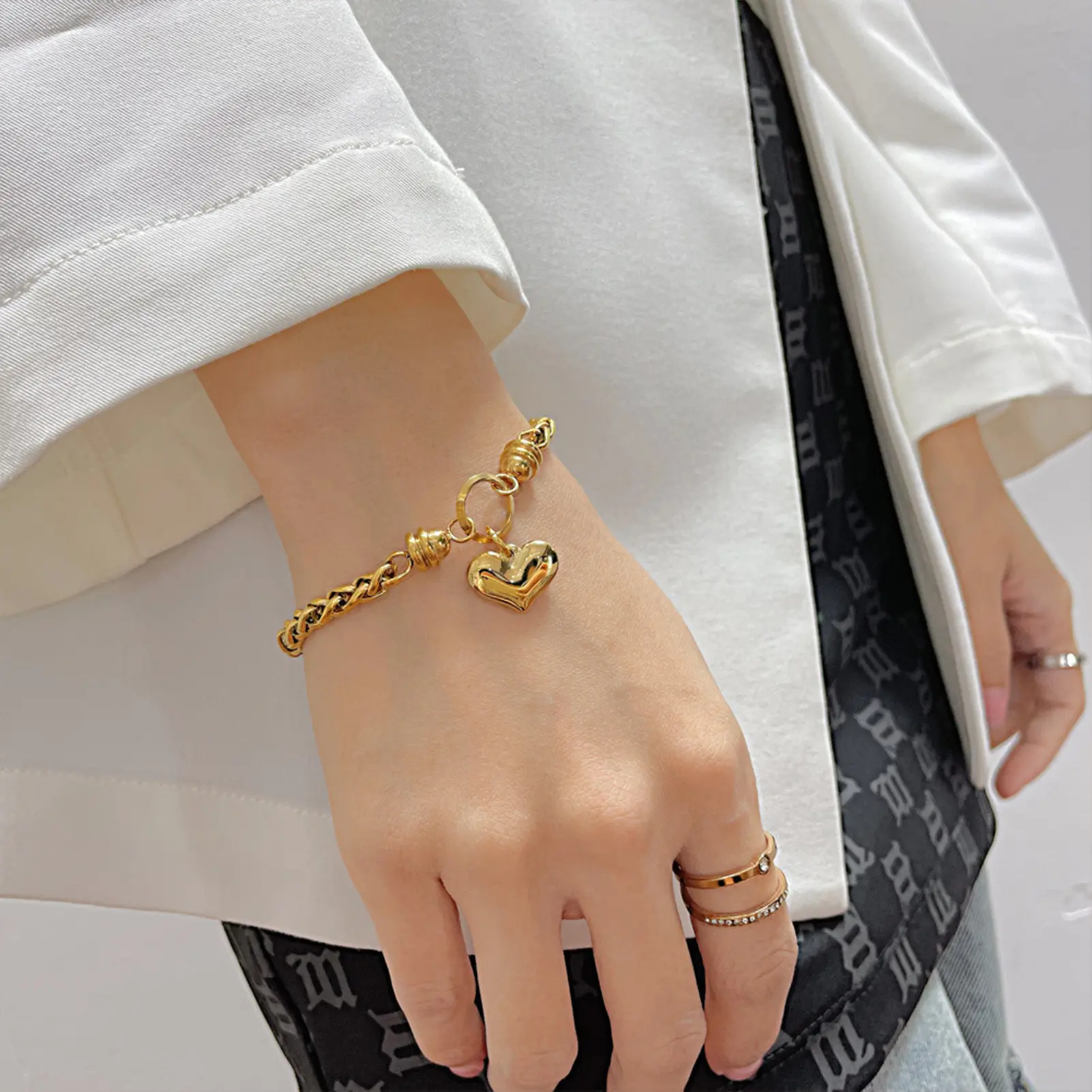 2025 New Heart Pendant Bracelet Light Luxury Ins Style Chain Bracelet For Women Girls Fashion Metal Jewelry Hand Accessories