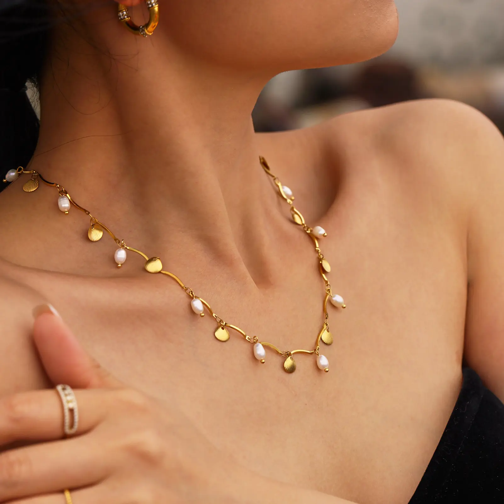 Trendy Metal Pearl Necklace INS Style Stainless Steel Pearl Shell Pendant Neck Chain Light Luxury Women's Jewelry Accessories