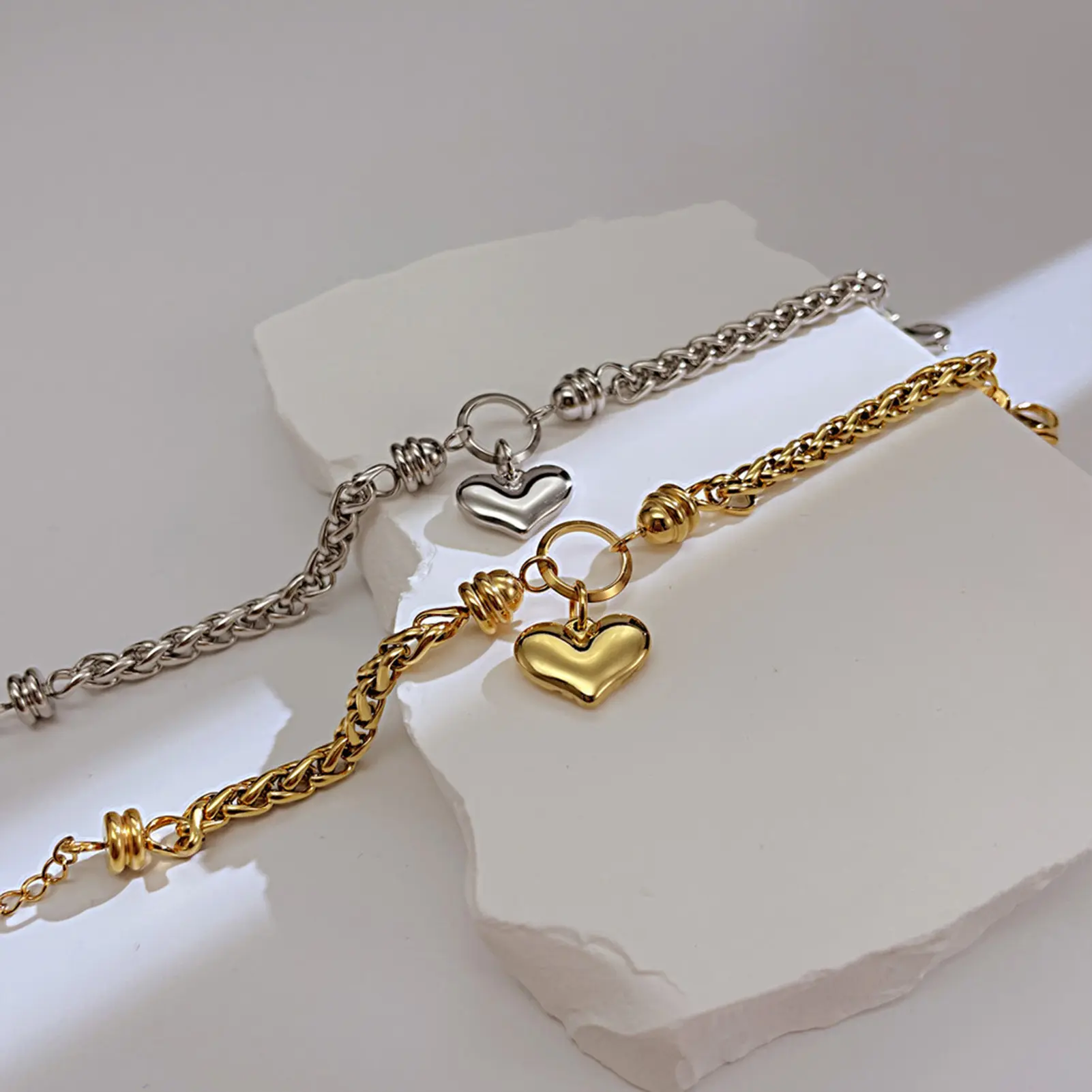 2025 New Heart Pendant Bracelet Light Luxury Ins Style Chain Bracelet For Women Girls Fashion Metal Jewelry Hand Accessories