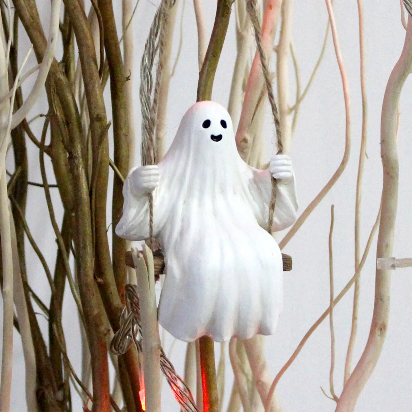 Creative Ghost Pendant Swing Ghost Resin Decorative Hanging For Garden Courtyard Window Door Wall 2025 Halloween Decoration Prop