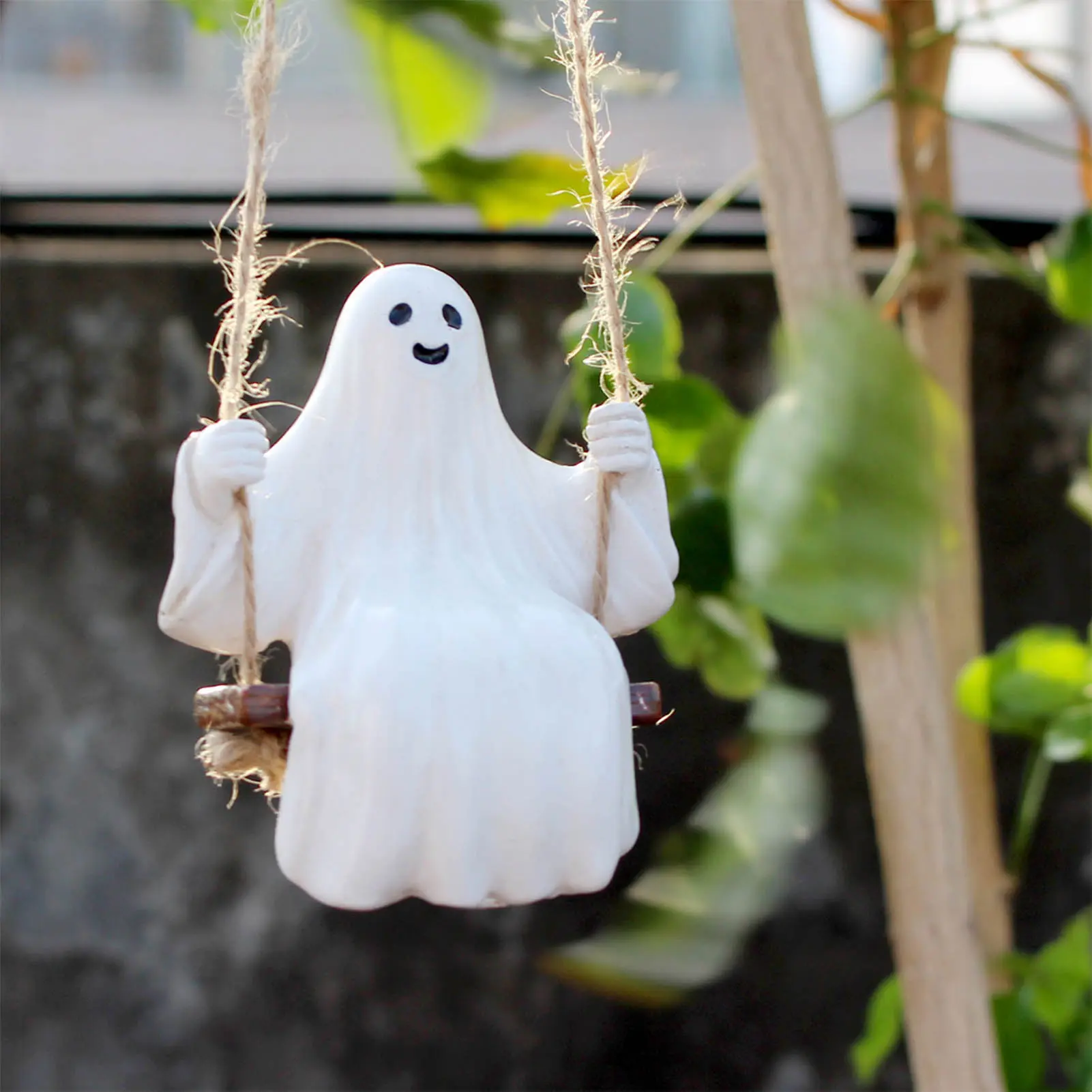Creative Ghost Pendant Swing Ghost Resin Decorative Hanging For Garden Courtyard Window Door Wall 2025 Halloween Decoration Prop