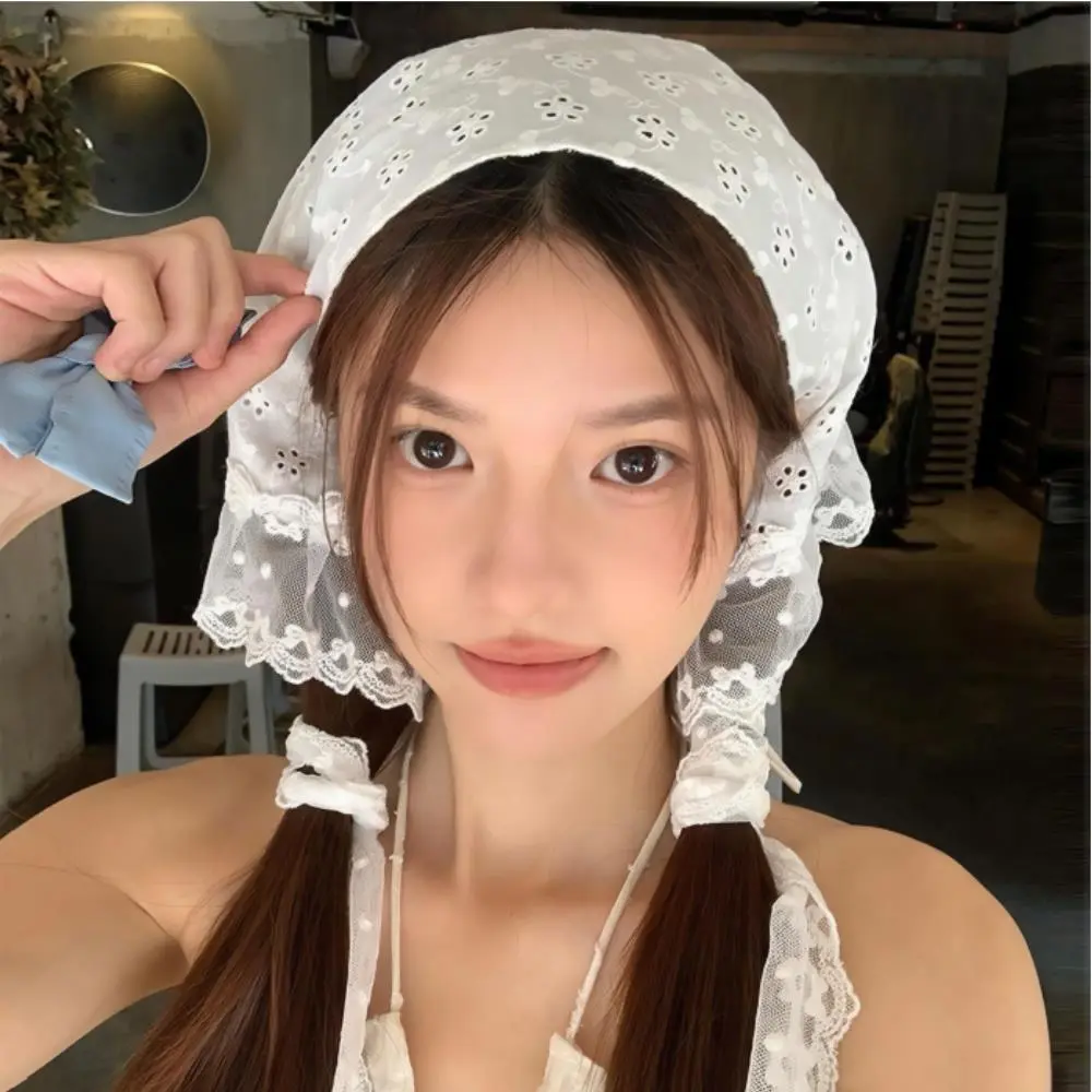 Retro Lace Triangle Headscarf Hollow Embroidered Floral Neck Scarf Crochet Hair Scarf Bandanas Lace Mini Skirts Streetwear