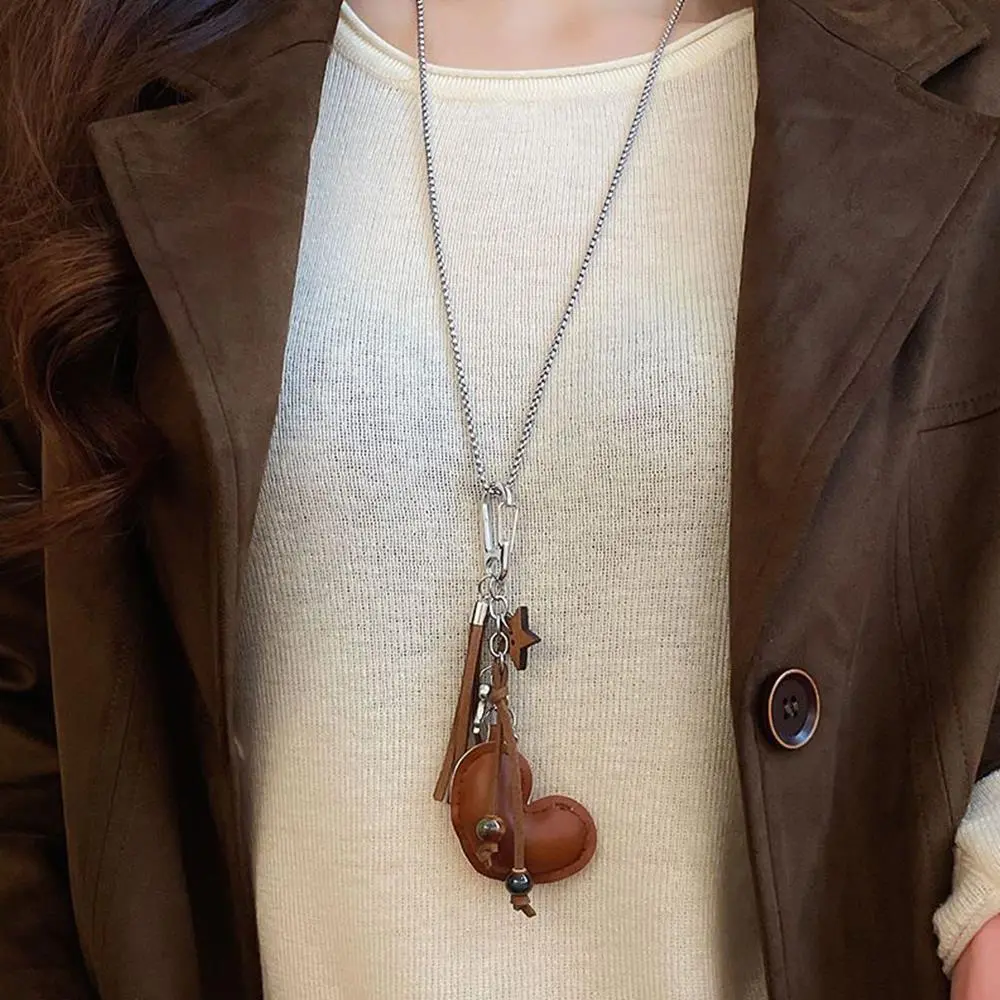 Vintage Spring Summer Leather Heart Tassel Pendant Necklace Women Long Hanging Neck Accessories Light Luxury Jewelry Necklaces