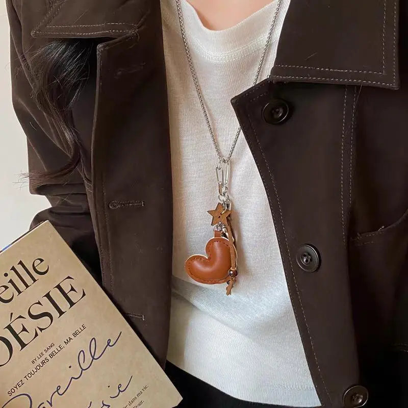 Vintage Spring Summer Leather Heart Tassel Pendant Necklace Women Long Hanging Neck Accessories Light Luxury Jewelry Necklaces