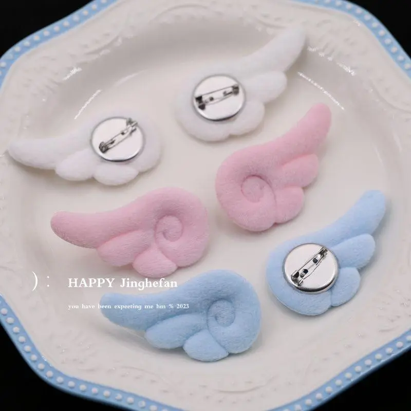 2PCS White Plush Angel Wings Brooch Sweet Fluffy Japanese Style Wing Bag Decoration Y2K Gothic Lolita Hat Backpack Decor Gift