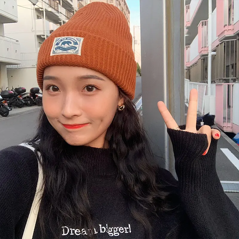 Cartoon bear stick cloth wool hat men and women fashion lovers autumn winter warm knit cold hat