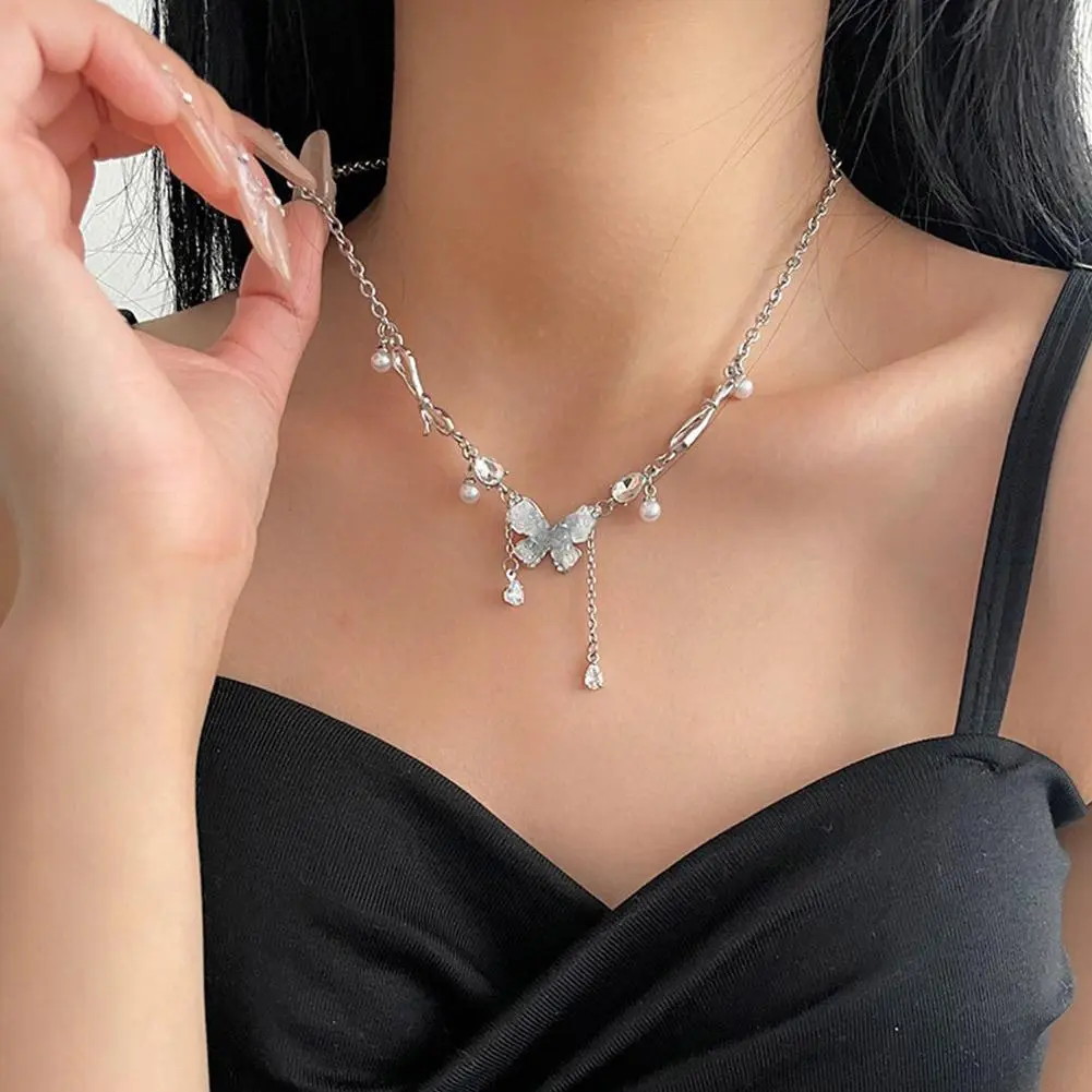 New Luxury Blue Crystal Butterfly Pendant Necklace for Women Shiny Zircon Double Butterfly Temperament Choker Girl Party Jewelry