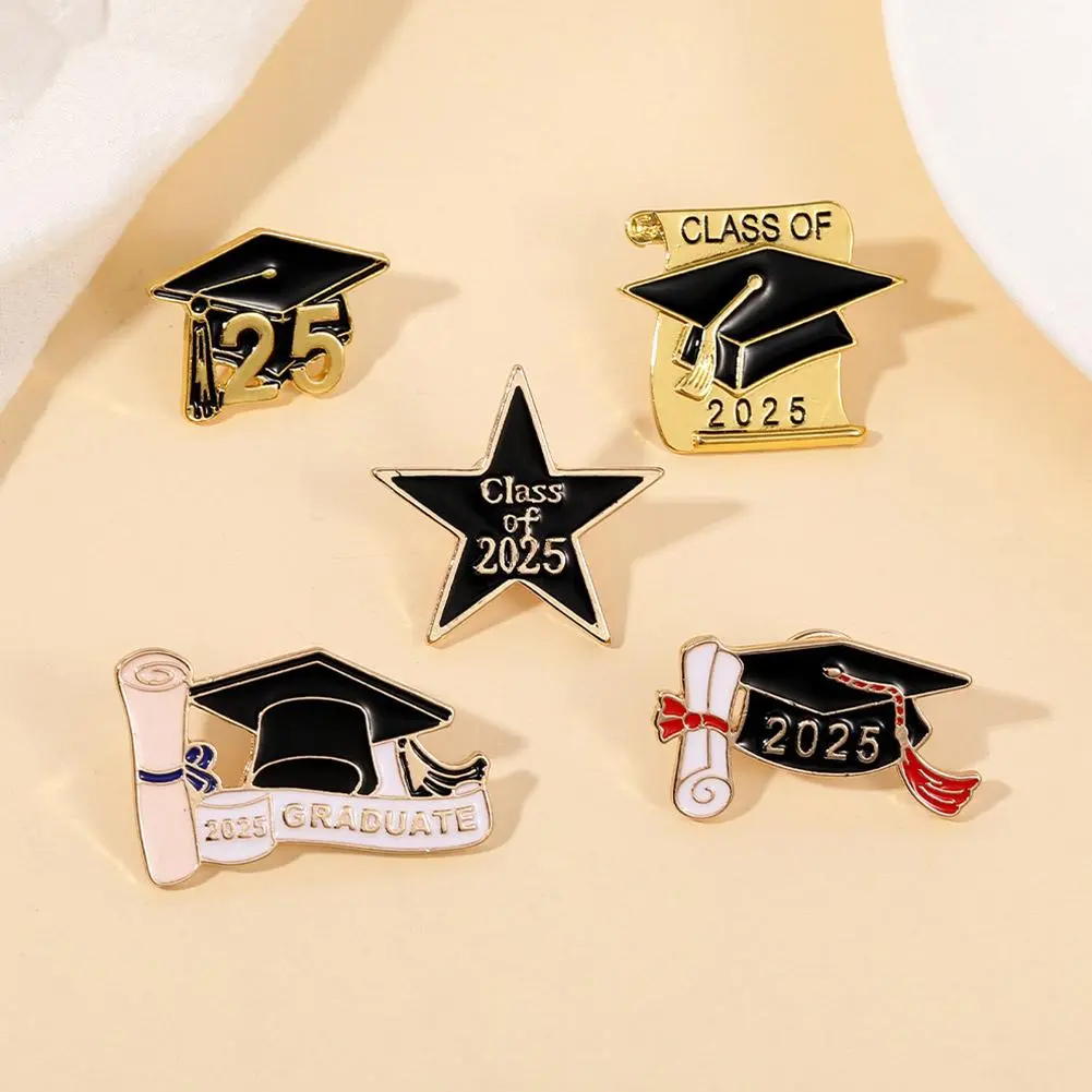 2025 Ggraduation Season Enamel Brooches Doctorial Hat Diploma Class Of 25 Design Pins For Student Gift