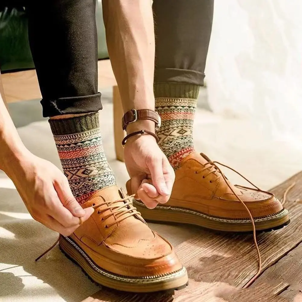 1Pairs Of Winter Men's Thick Wool Socks For Warmth, Men's Retro Style, Colorful And Fashionable Men's Snow Boots Socks