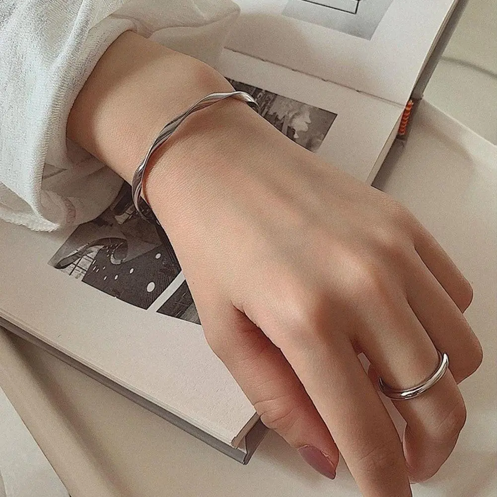Charm Gold Silver Color Bangles for Women Minimalism Fashion Twisted Couple Cuff Bracelet New Trendy Jewelry Girls Wedding Gift