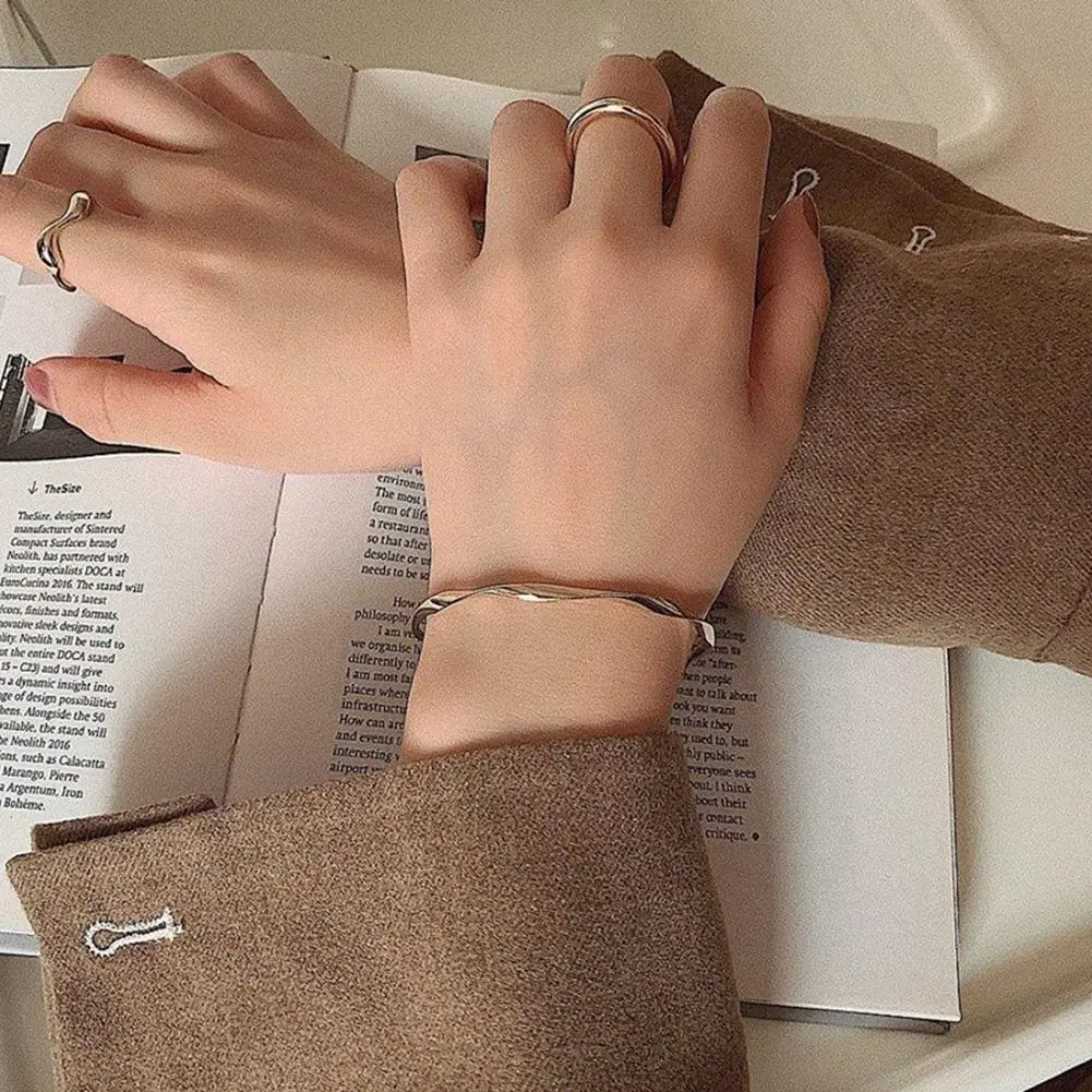 Charm Gold Silver Color Bangles for Women Minimalism Fashion Twisted Couple Cuff Bracelet New Trendy Jewelry Girls Wedding Gift