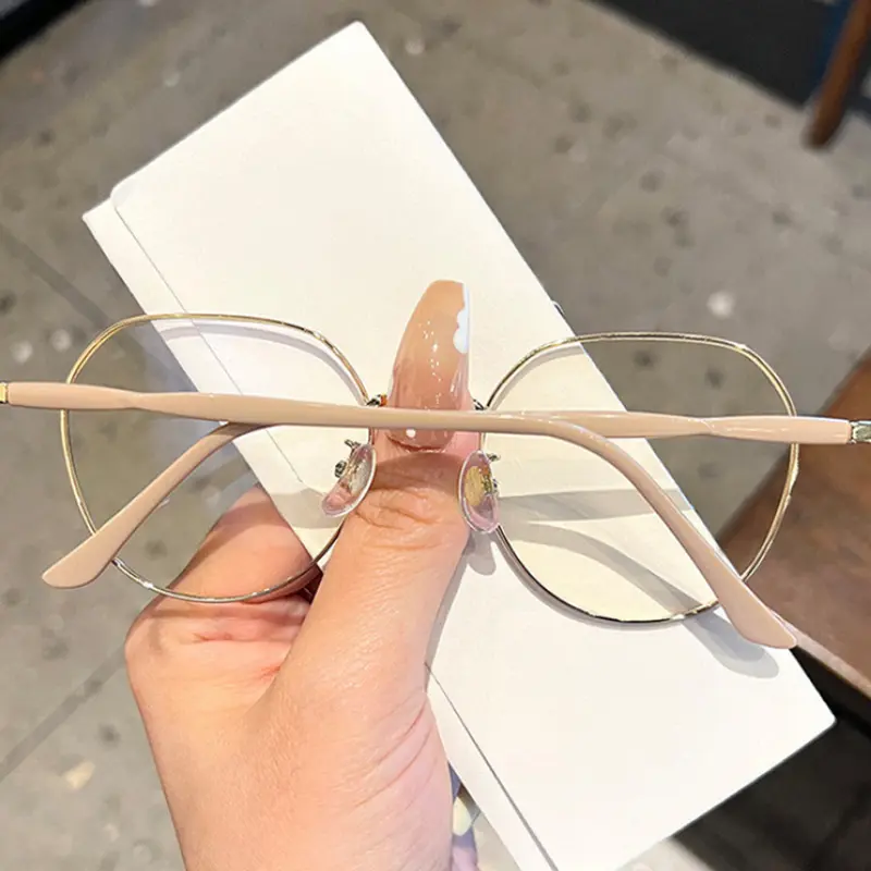 Anti Blue Light Reading Glasses for Women Metal Frame Flat Light Glasses Fashion Oversized Clear Oval Eyeglasses Spectacles