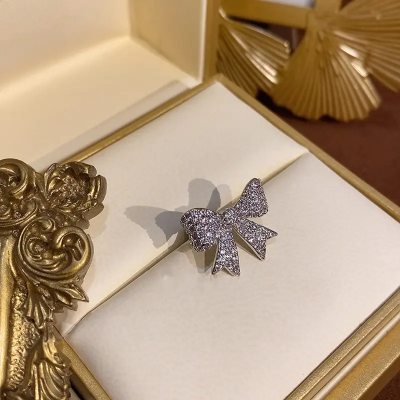 1Pc Shiny Rhinestone Bow Clip Earring for Women Korean Crystal Bowknot No Piercing Ear Cuff Silver Color Ear Clip Jewelry Gift