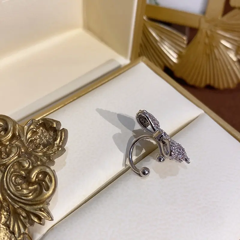 1Pc Shiny Rhinestone Bow Clip Earring for Women Korean Crystal Bowknot No Piercing Ear Cuff Silver Color Ear Clip Jewelry Gift