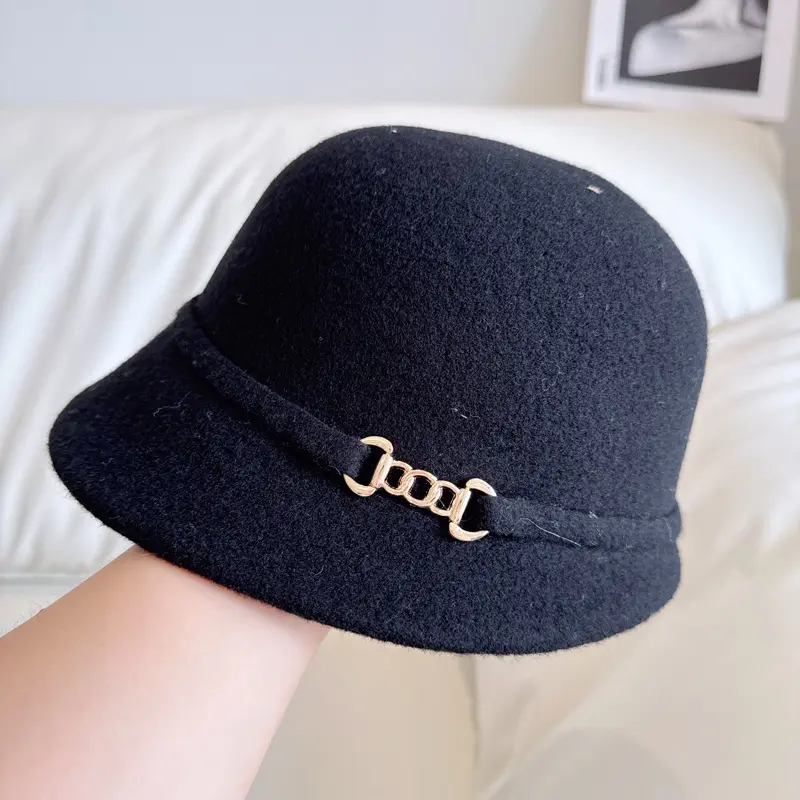 Autumn/Winter Japanese Knitted Wool Horseshoe Buckle Decoration Women's Retro Warm Day Casual Small Pot Hat Duck Tongue Hat