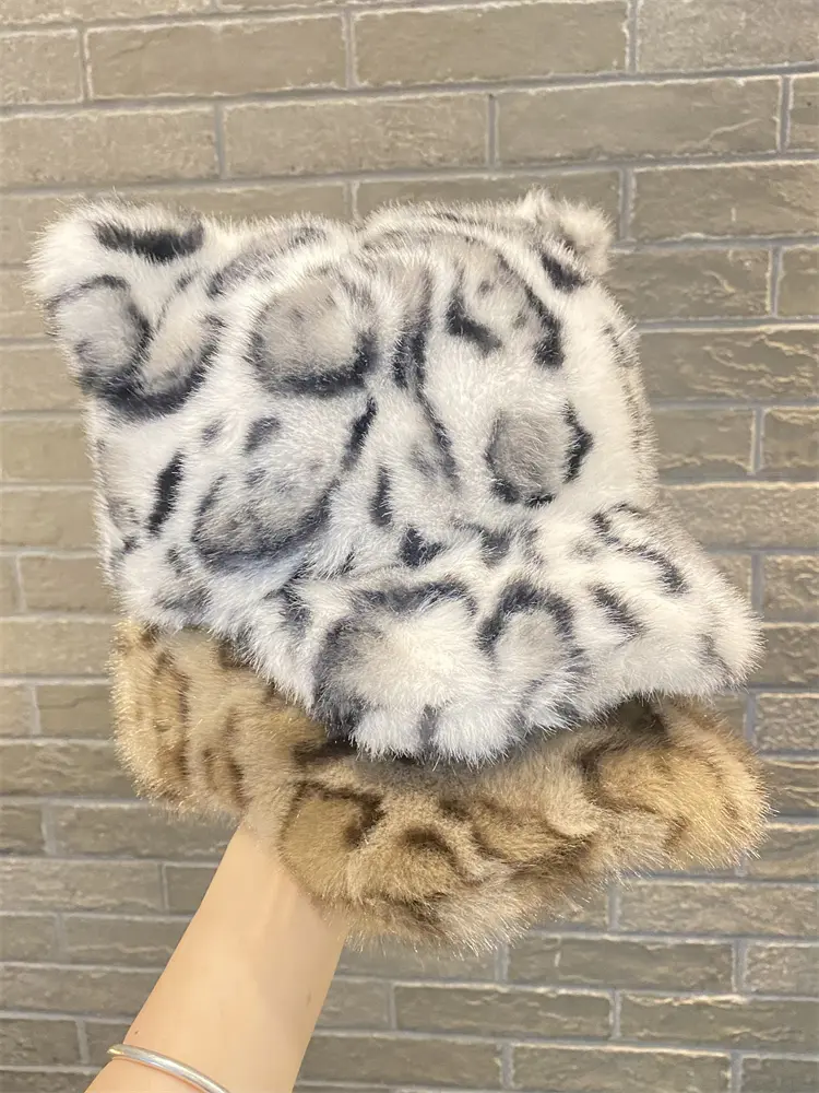 Leopard print Baseball Cap Women's Winter New Warm Plush Hat Korean Version Imitation Mink Fur Duckbill Cap