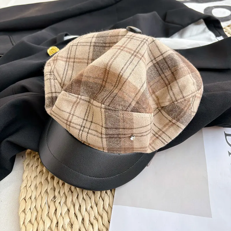 2024 New Autumn/Winter Japanese Vintage Checkered Leather brimmed Newspaper Hat for Girls, Versatile Flat Top Hat