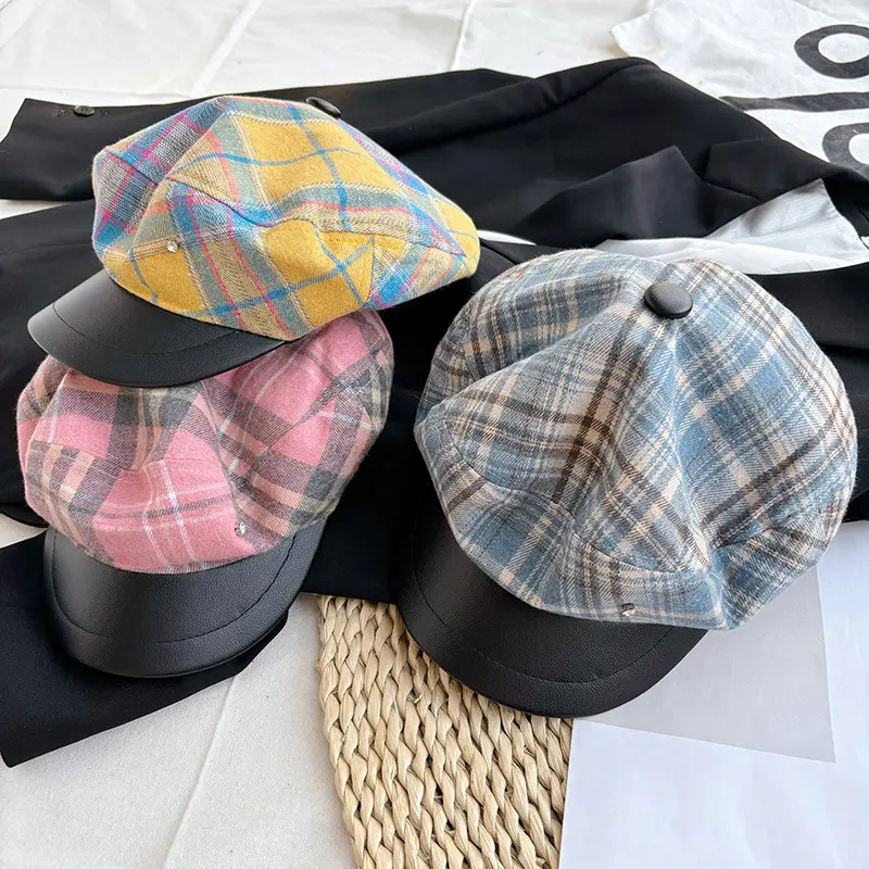 2024 New Autumn/Winter Japanese Vintage Checkered Leather brimmed Newspaper Hat for Girls, Versatile Flat Top Hat