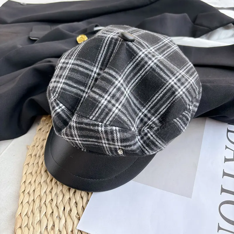 2024 New Autumn/Winter Japanese Vintage Checkered Leather brimmed Newspaper Hat for Girls, Versatile Flat Top Hat