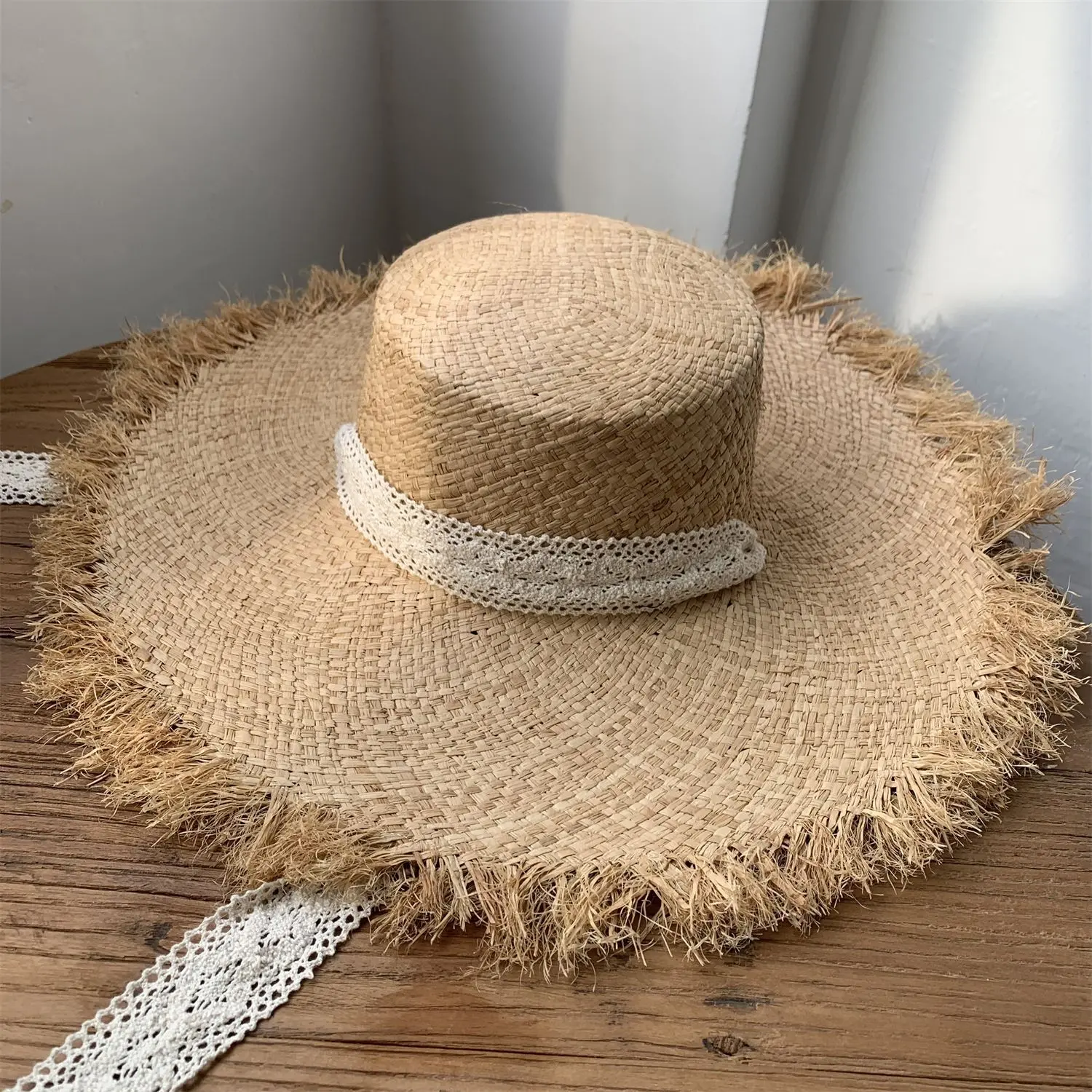 Hairy Brimmed Straw Hat for Women's Summer Outings, Sun Protection Beach Hat, Lace Lace Tied flat Top Lafite Grass sun Hat