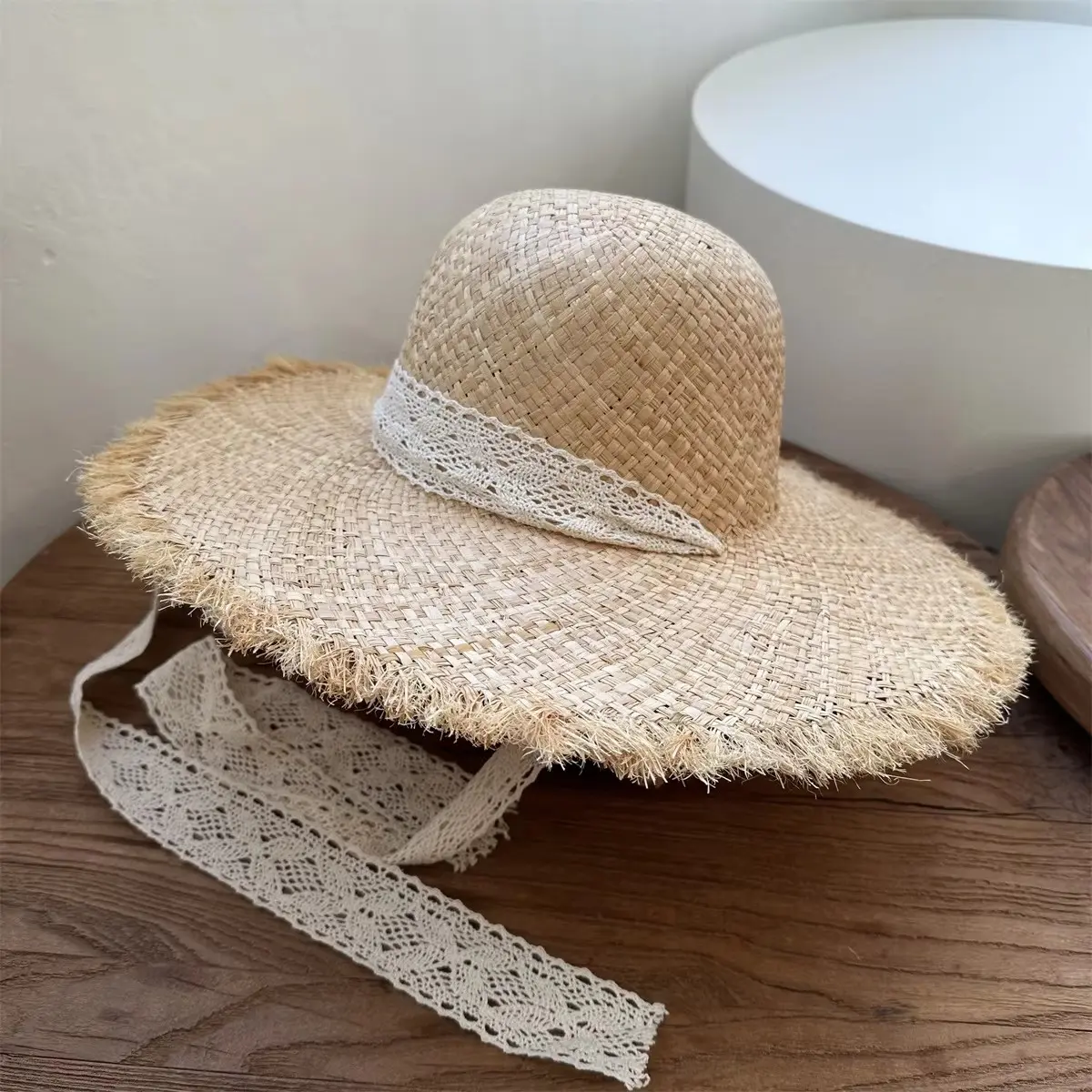 Hairy Brimmed Straw Hat for Women's Summer Outings, Sun Protection Beach Hat, Lace Lace Tied flat Top Lafite Grass sun Hat
