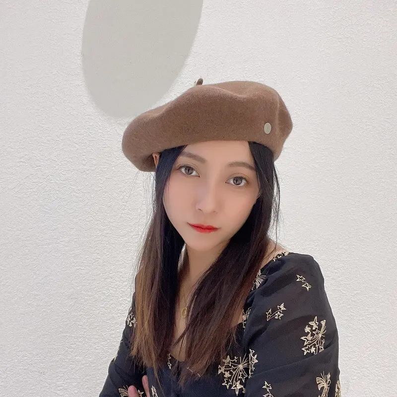 Beret Female 2024 New Autumn/Winter Korean Edition Ins Retro Metal Label Red Wool Knitted Painter Hat
