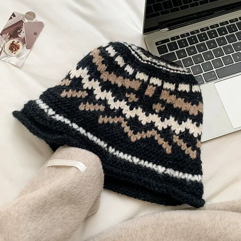 Autumn and Winter New Fel Island Style Jacquard Knitted Hat for Women, Fashionable and Versatile, Rolled Edge Yarn Fisherman Hat