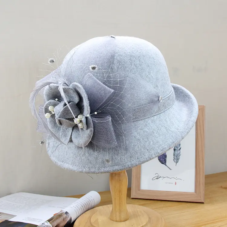 Autumn and Winter New Half Roll Small Hat for Women, Elegant Pearl Flower Basin Hat, Outdoor Versatile Woolen Fisherman Hat
