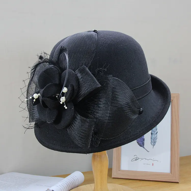 Autumn and Winter New Half Roll Small Hat for Women, Elegant Pearl Flower Basin Hat, Outdoor Versatile Woolen Fisherman Hat