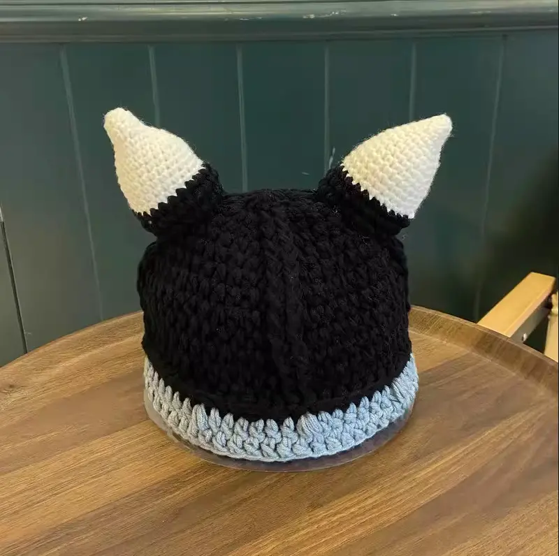 Fashionable Hand Hook Cow Horn Woolen Hat for Women, Autumn and Winter Personalized Pullover Hat, Casual Warm Hat, Street Hat