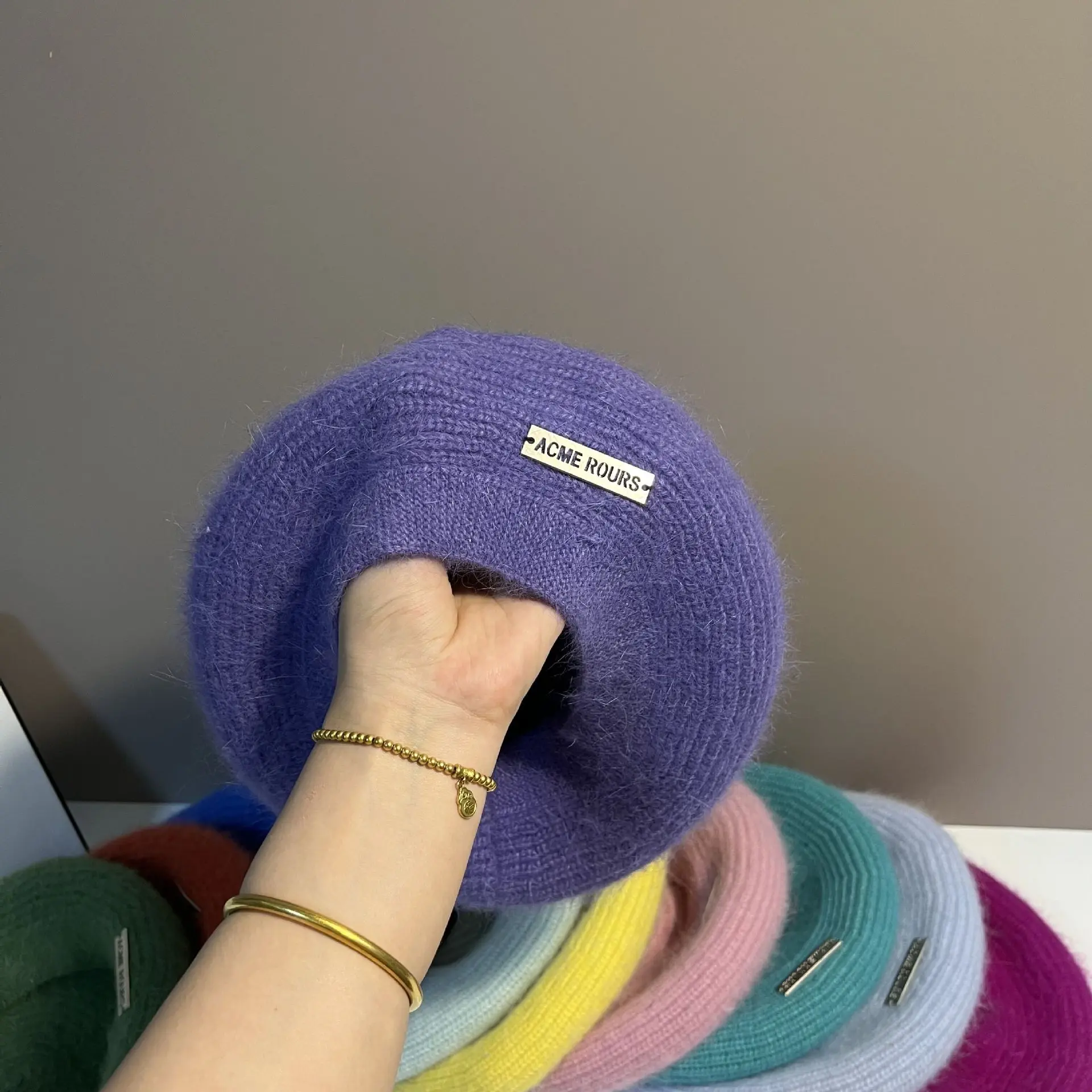 324