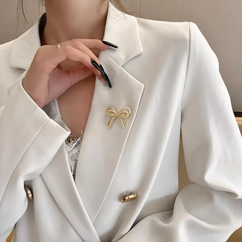 Ins Style Bowknot Pearl Light Luxury Brooch High-end Female Anti-light Corsage Fashion Fixed Clothes Pin Jewelry Accessories