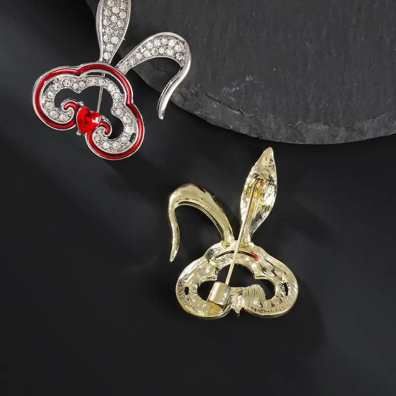 Shiny Rabbit Brooches Women's Fashion Rhinestone Chinese Style Auspicious Clouds Pins Badge Delicate Daily Suit Accessories
