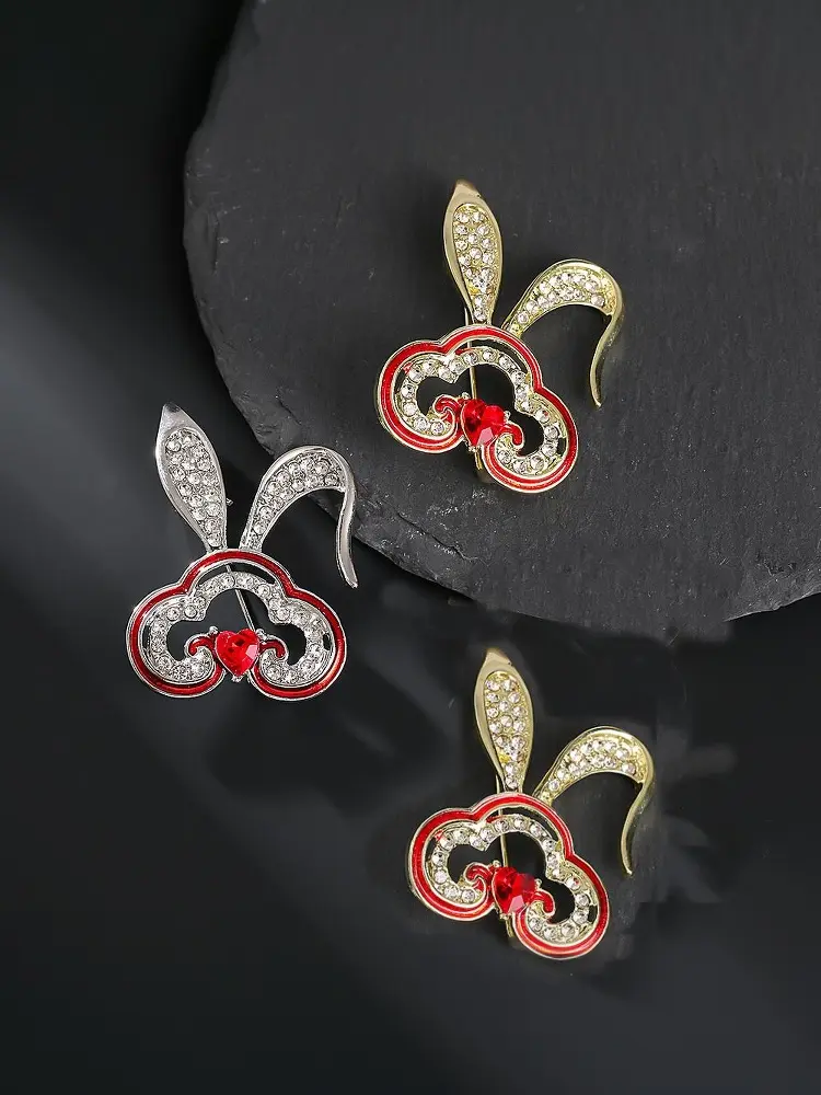 Shiny Rabbit Brooches Women's Fashion Rhinestone Chinese Style Auspicious Clouds Pins Badge Delicate Daily Suit Accessories