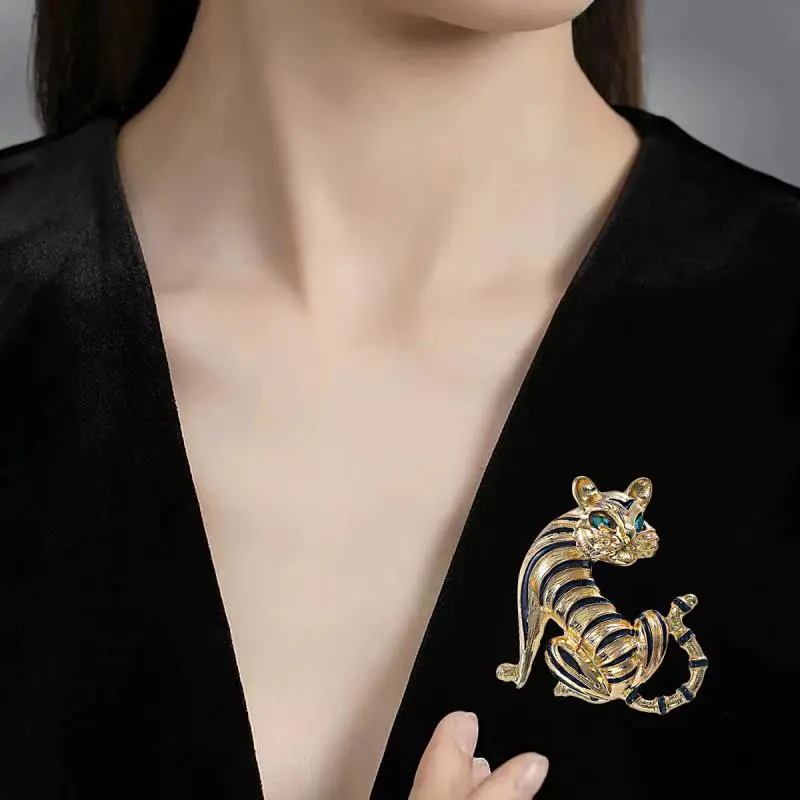 Fashion Exquisite Animal Tiger Brooches For Women Clothing Coat Jewelry Accessries Gifts