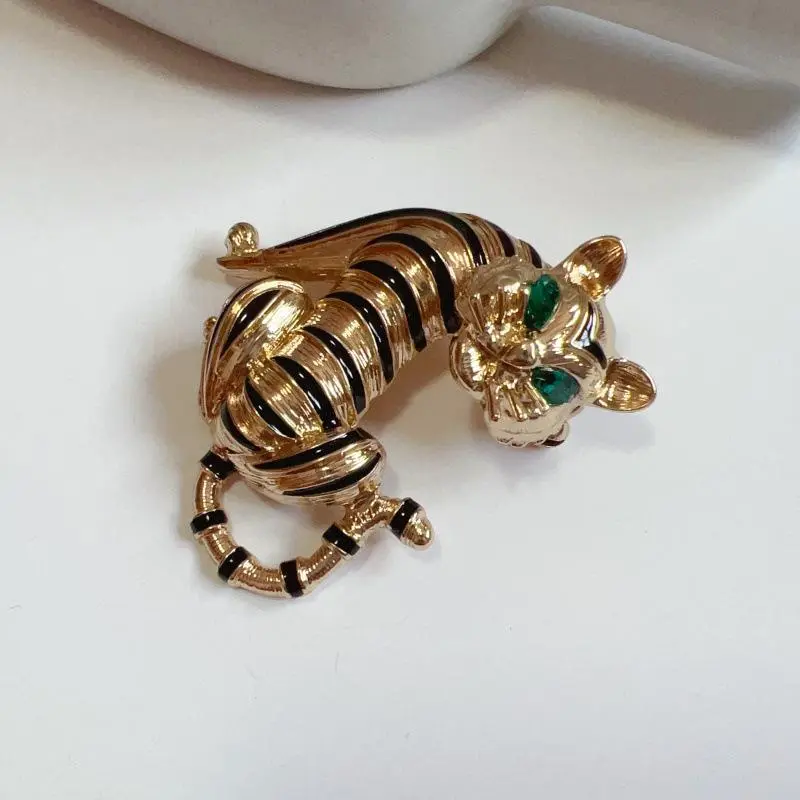 Fashion Exquisite Animal Tiger Brooches For Women Clothing Coat Jewelry Accessries Gifts
