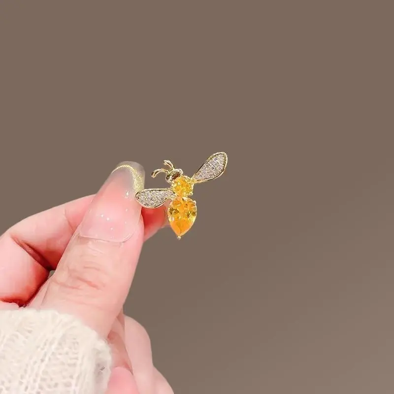 Elegant Fashion Zircon Bee Mini Brooch For Women Unisex Trendy Versatile Daily Wear Suit Accessory Insect Pins Banquet Gifts