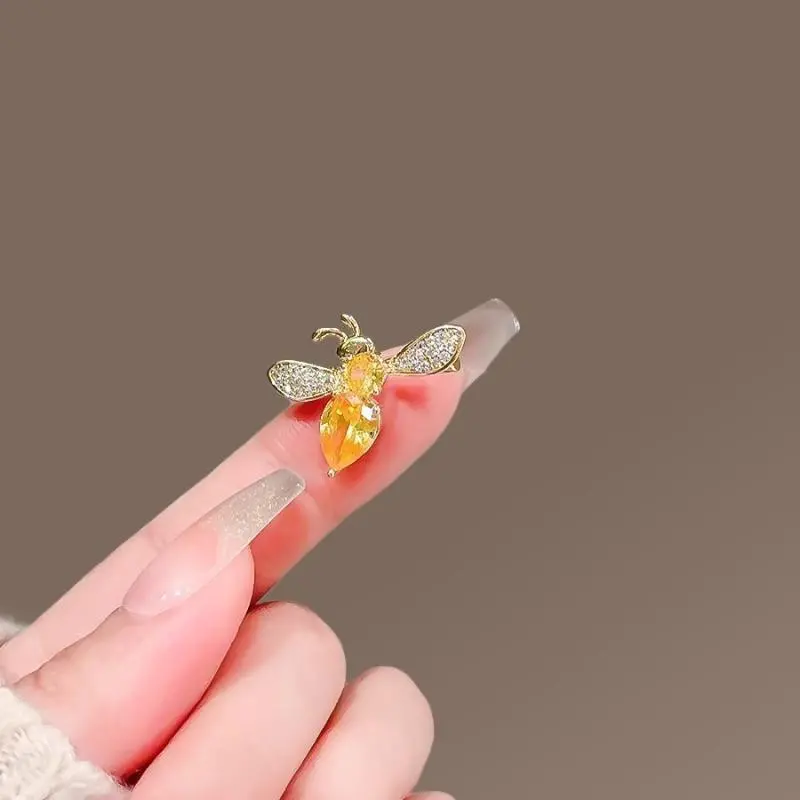 Elegant Fashion Zircon Bee Mini Brooch For Women Unisex Trendy Versatile Daily Wear Suit Accessory Insect Pins Banquet Gifts