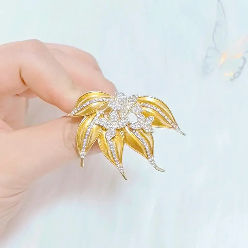 Fashion Golden Plants Maple Leaf Brooch For Women Clothing Coat Jewelry Accessories Gifts